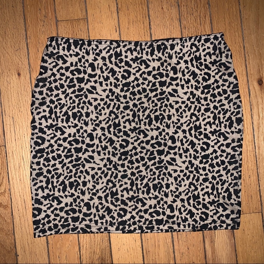 Fitted mini skirt